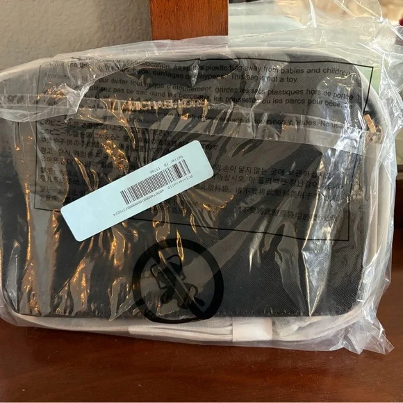 Michael Kors Jet Set Large Saffiano Leather Crossbody Bag Black - Picture 3 of 5